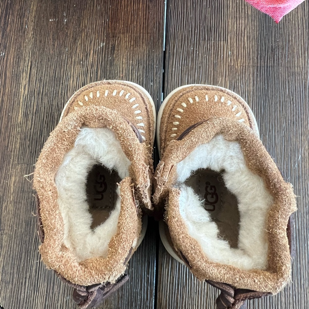 UGG Cali Moc Campfire Infant Boots - Picture 4 of 7